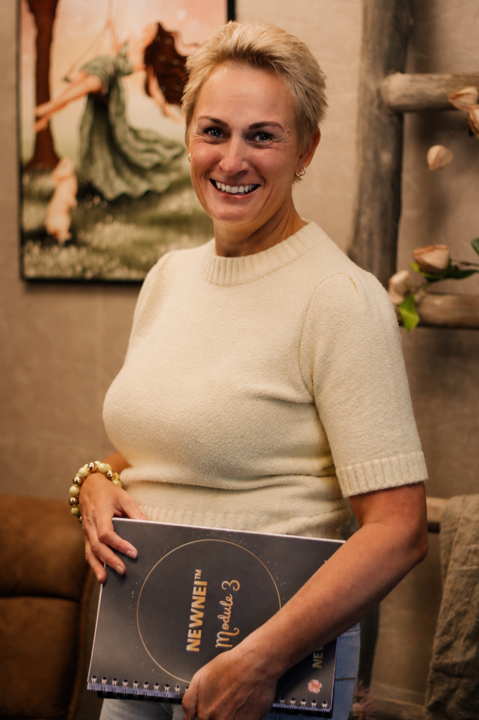 Jacqueline met het NEWNEI&reg;-lesmateriaal