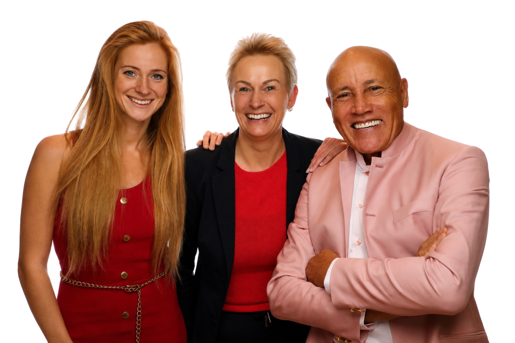 Jacqueline samen met Roy Martina en Trinity Aurora, grondleggers van NEWNEI®